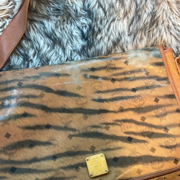 Auth MCM travel bag - Picture 2 of 7